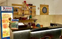 Frontier Hostel & Tours - bar