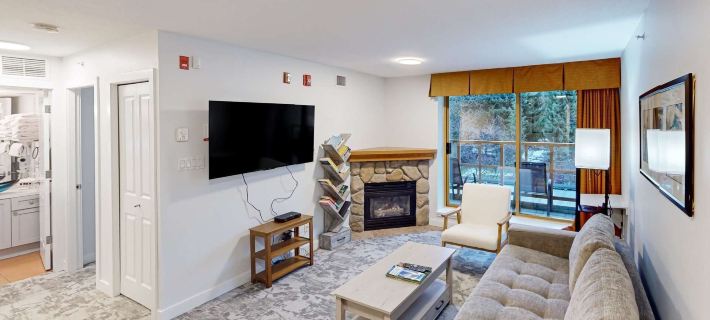 Cascade Lodge Hotels in Whistler