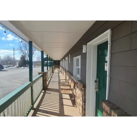 Werry's Cottages Motel & Pub by OYO East Stroudsburg Poconos