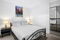 Harbour View Apartment With Pool & Gym - 3-Star