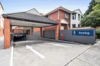 MainStay Suites Kew - Parking