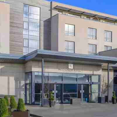 Manor West Hotel & Leisure Club Hotel Exterior