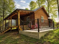Charming Cabin. Located between New River Gorge and Summersville Lake