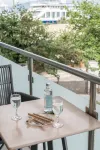 Captain's Seafront Apartments - Balkon
