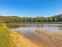 Secluded White River Haven! 4 Mi to Devils Knob Hotel di Izard County