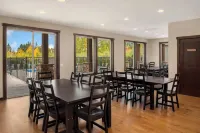 The Leavenworth Lodge - Swimming Pool, Pickleball - Alphydda