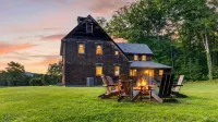 52-acre Berkshires Farmhouse Fire Pit, Outdoor Dining + Trails Copper Kettle Farm by Avantstay - Country Houses