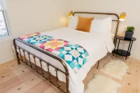 The August House - Inns