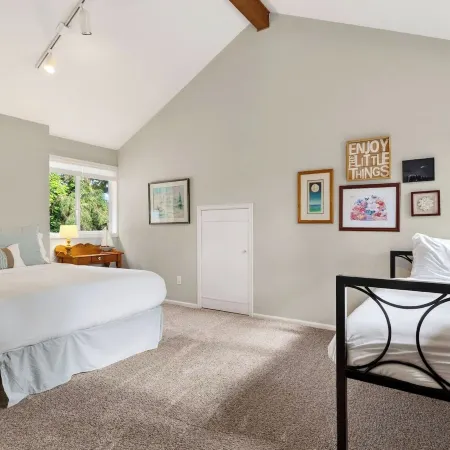 Cedar & Sound by Avantstay South Whidbey Retreat Water Views + Indoor Hot Tub + Fire Pit
