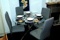 A Modern, Comfy Newly Remodeled 2Bd House