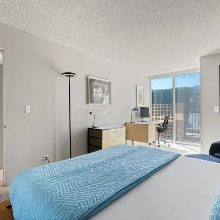Mid-Mod Krisel Getaway Walkable on El Paseo
