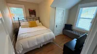 Executive Craftsman with Huge Fenced Yard - Wifi