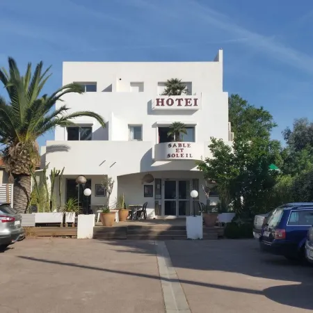 Hotel Sable Et Soleil - Port, Plage et Jacuzzi Privé