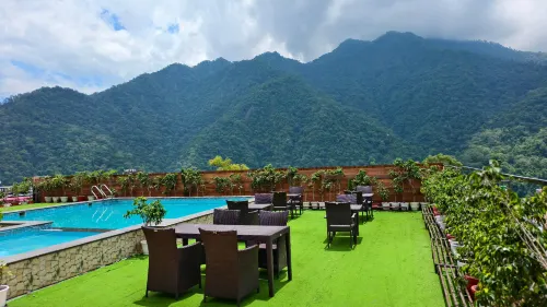 Hotel Divine Lakshmi Ganga - 4-Star