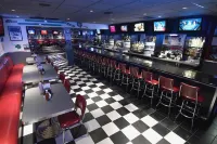 Six Flags Great Escape Lodge & Indoor Waterpark - bar
