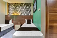 Townhouse Oak near Stasiun Purwosari formerly Graha Gentan Solo - parking