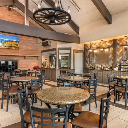 Best Western Plus Silver Saddle Inn