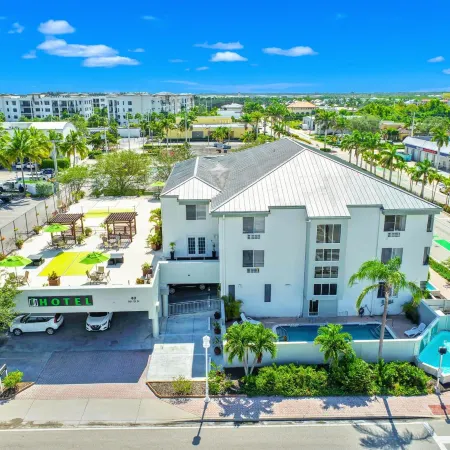 Naples Park Central Hotel