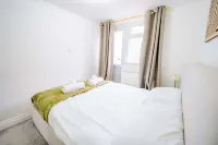 Stylish 1 BR Apartment Near Heathrow - 레지던스