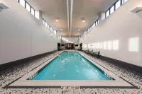 Courtyard Waterloo Cedar Falls - Pools