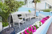 Beach Front Guest House - parking