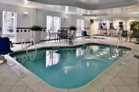 Fairfield Inn & Suites Raleigh-Durham Airport/Brier Creek - piscina