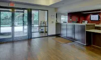 Red Roof PLUS+ Raleigh Downtown - NCSU/Conv Center - parking