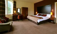 Ben Wyvis Hotel - ที่มีที่จอดรถ