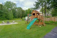 Fall Fun in the Berkshires: Yard, Patio, Playset -  Privatzimmer
