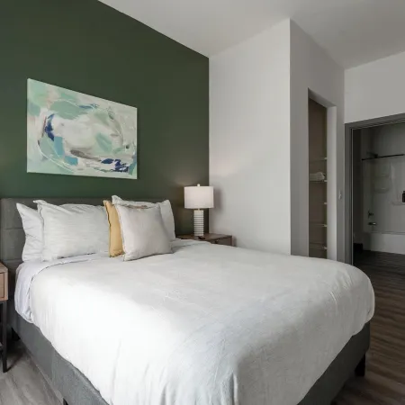 Landing Amazing 2bd, Courtyard, Clubhouse