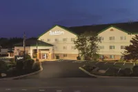 Radisson Hotel & Conference Center Rockford - Wifi
