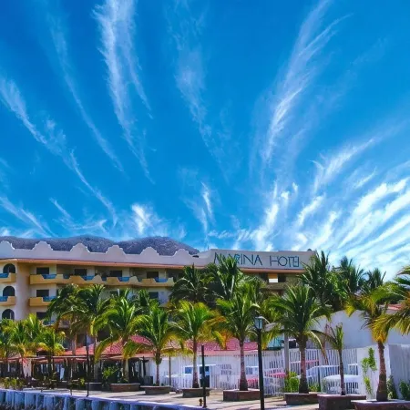 The Westmarine Waterfront Hotel