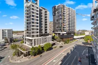 Front Row Convenience - Inner City- 3Bed,2Bath,2Car - spa