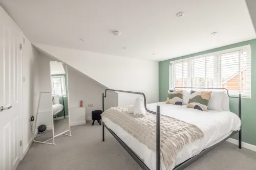Spacious 3-Bed Home in Berkshire - By Tempstay - 2 ดาว