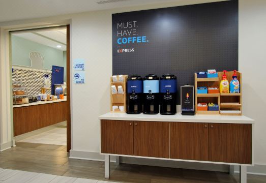 5. 홀리데이 인 익..