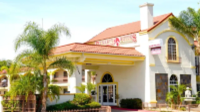 โรงแรมไดนาสตี้ สวีทส์ ริเวอร์ไซด์