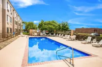 Quality Inn Kansas City International Airport - Pet friendly