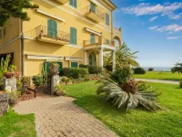 Botti Hotels in Latte