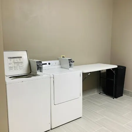 BRIDGEPOINTE INN & SUITES