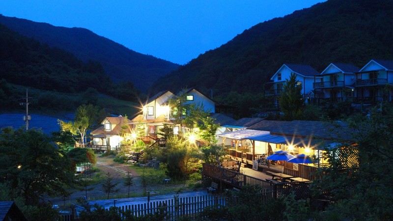 듀오펜션 내부 주방 및 객실