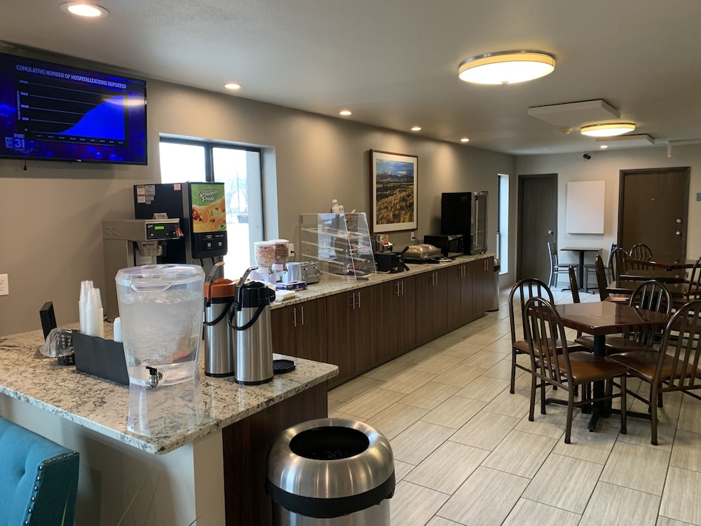 Sandhill Inn & Suites