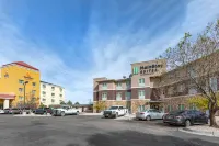 Comfort Suites - parking