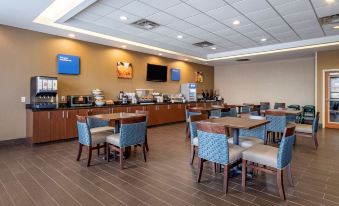 Comfort Inn & Suites Shawnee North Near I-40