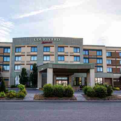 Courtyard Kingston Highway 401/Division Street Hotel Exterior