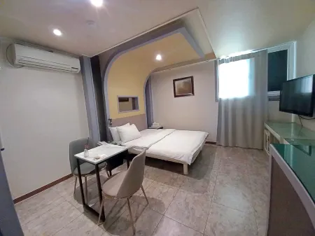 Yeongcheon Mtel Отели рядом с достопримечательностью «Solonggo Glamping»