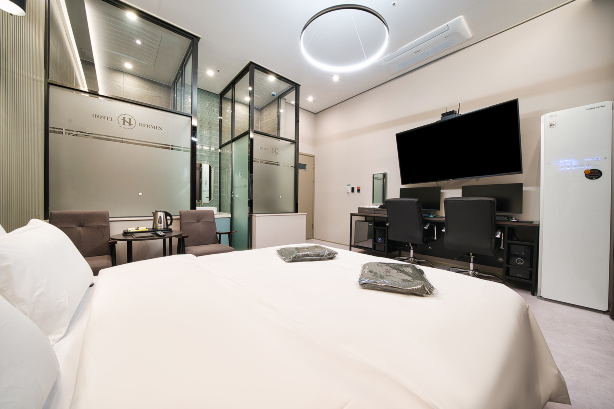 Hotel Hermes at Yongin Everland Station Hotels in Yongin-si