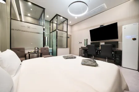 Hotel Hermes at Yongin Everland Station Отели в г. Йонъин