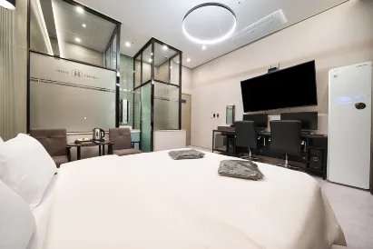 Hotel Hermes at Yongin Everland Station