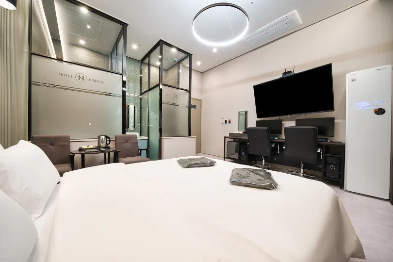 Hotel Hermes at Yongin Everland Station