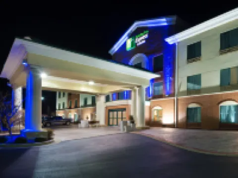 Holiday Inn Express & Suites LITTLE ROCK-WEST by IHG Hotels near Walmart Supercenter